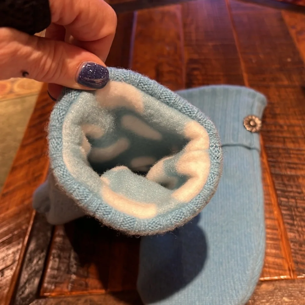 Women’s Mittens. Brand new.
